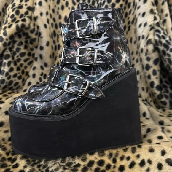 Demonic swing limited holo boots - Picture 2 of 3